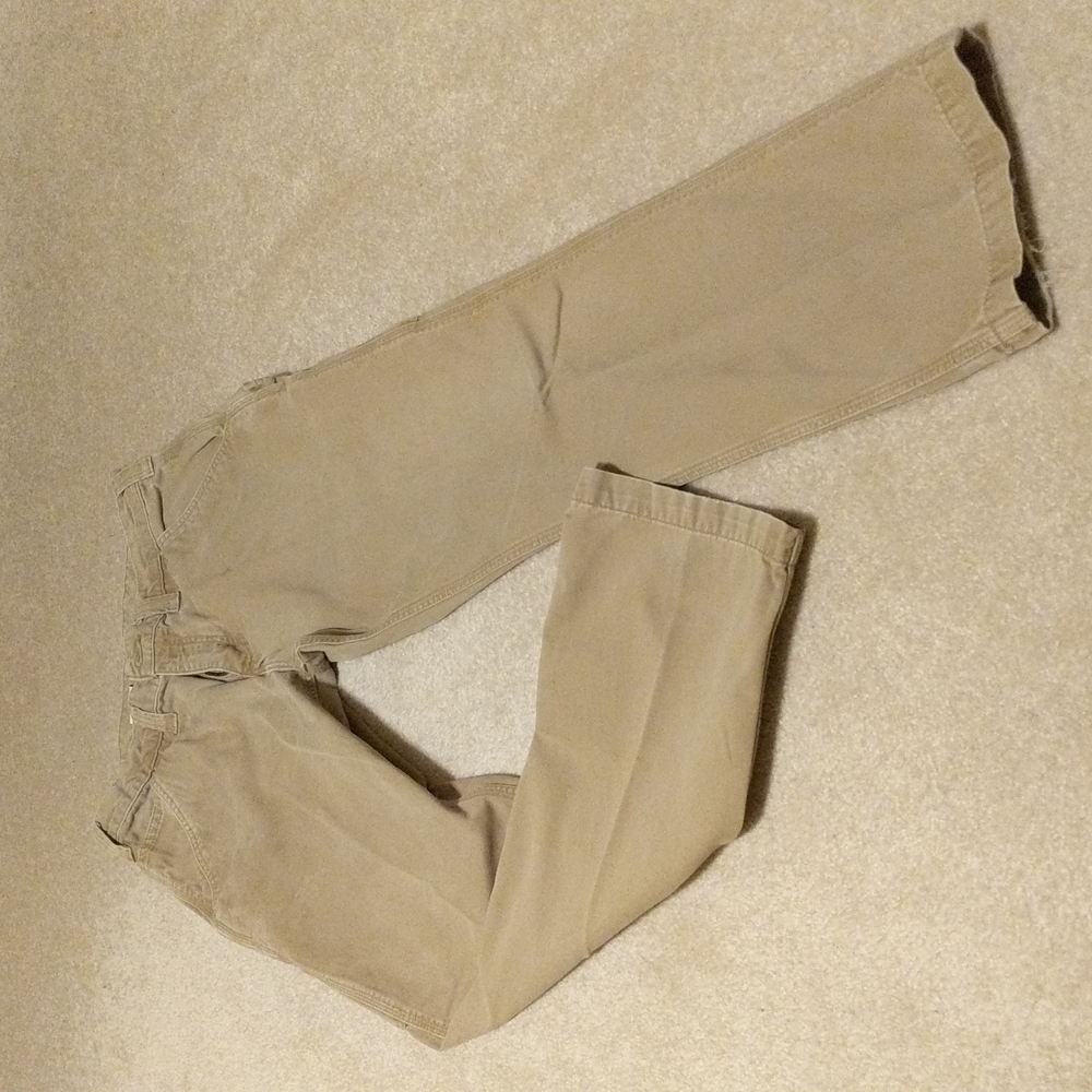 Carhartt brown work pant size 32x27 relaxed fit.